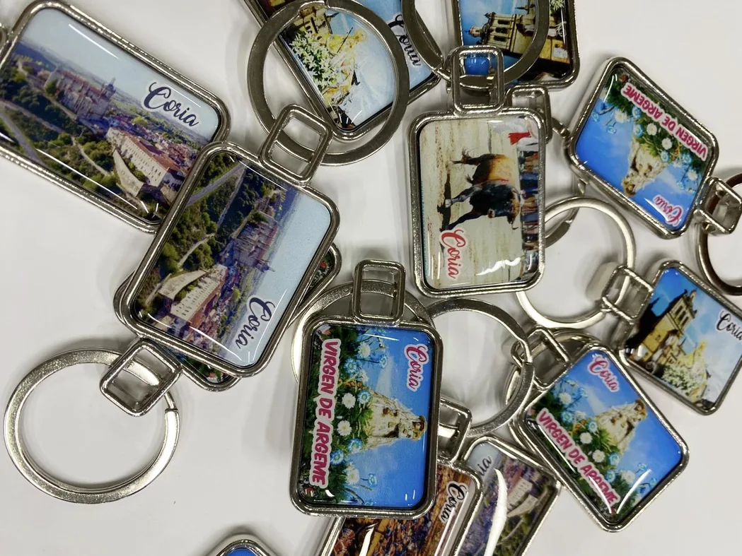 Llaveros personalizados de recuerdo turístico